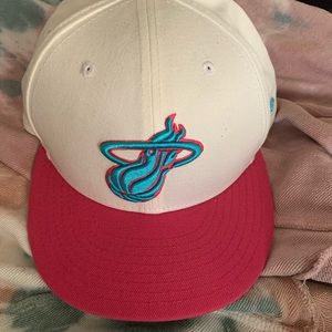 New era Miami heat SnapBack - like new never worn